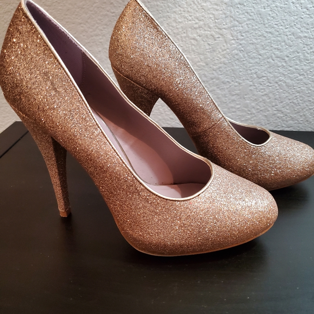 Pink shimmery glitter heels,  round toe